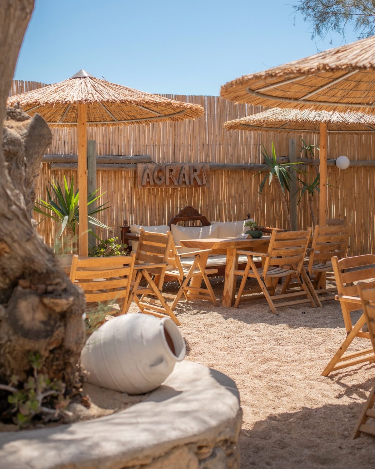 Ψάθινες ομπρέλες για beach bar και ξενοδοχεία