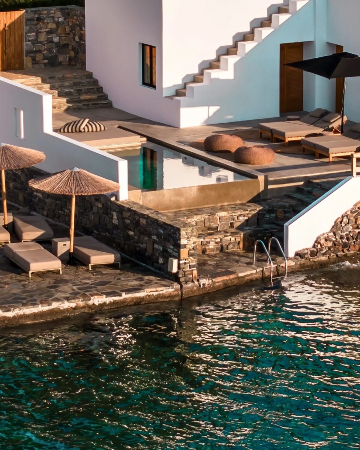 Ψάθινες ομπρέλες για beach bar και ξενοδοχεία