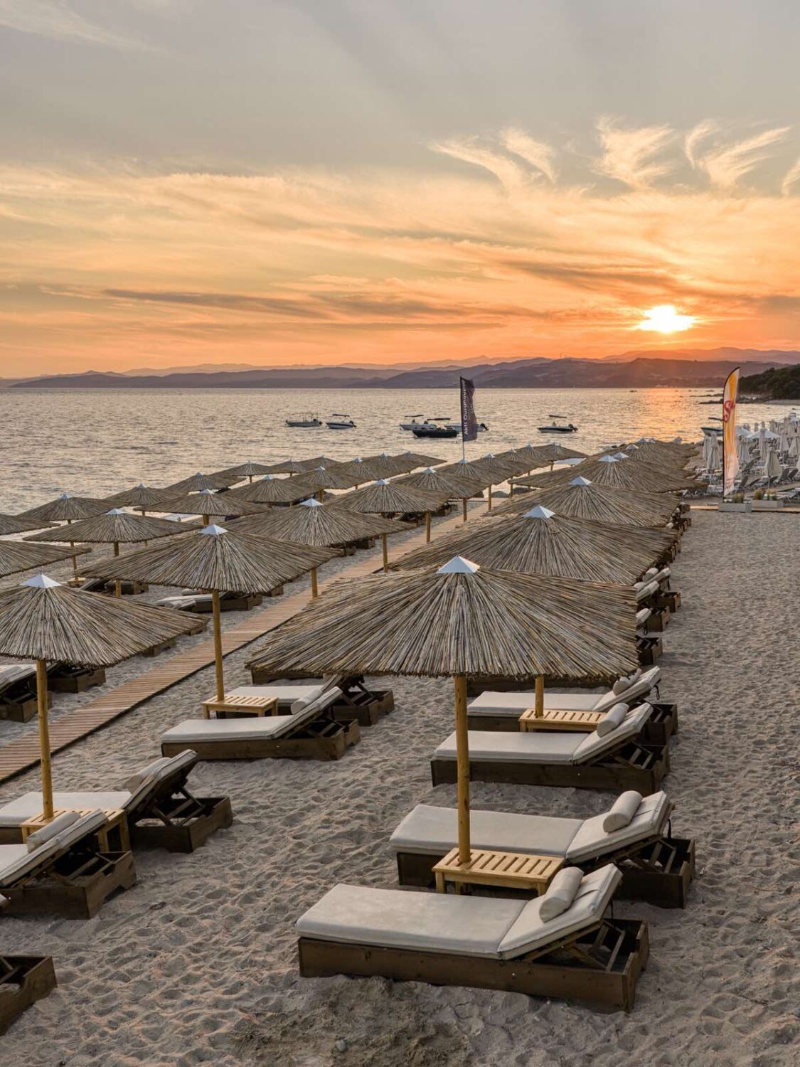 Ξύλινες ξαπλώστρες για beach bar και ξενοδοχεία